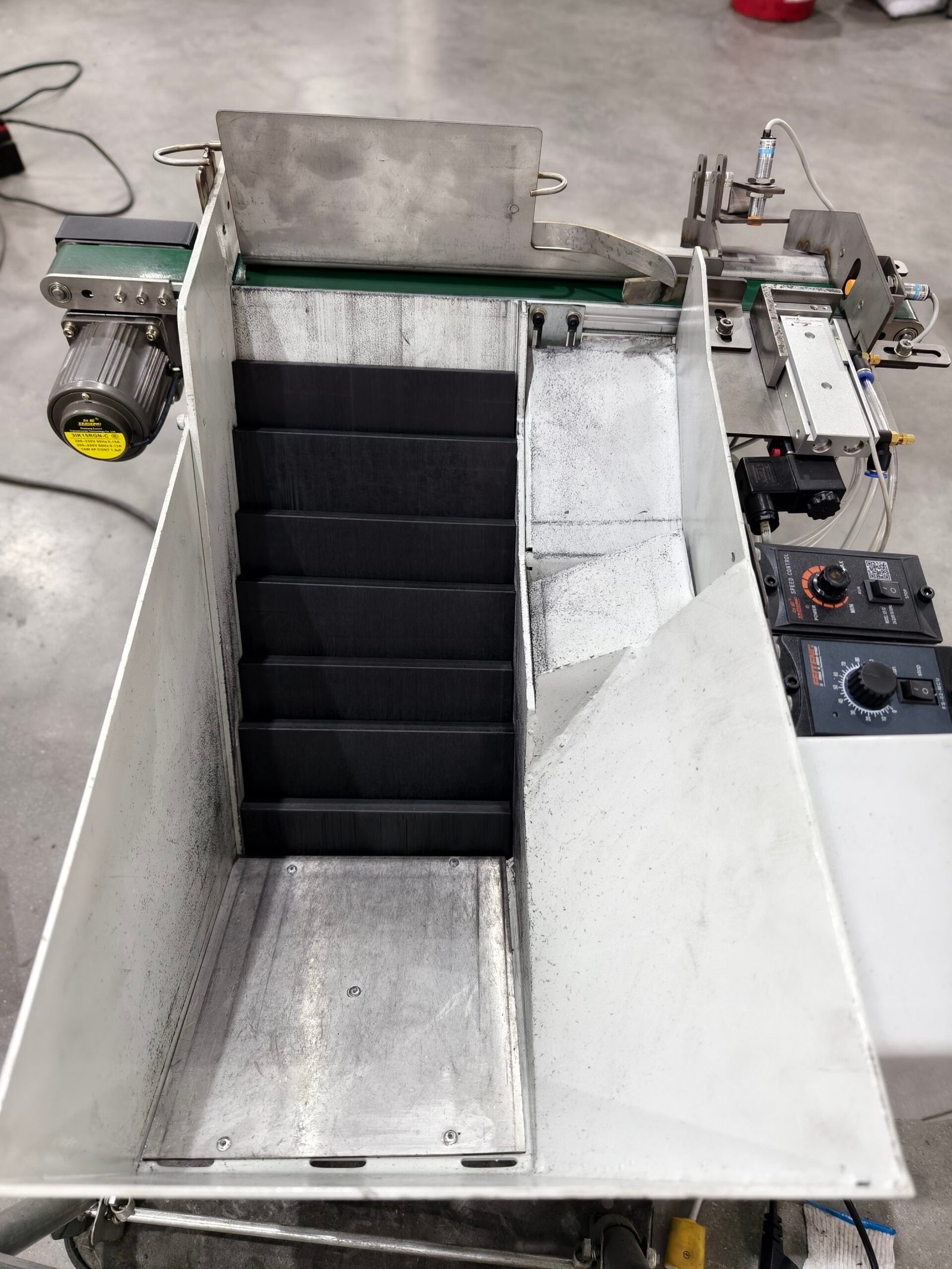 Push Plate Feeder